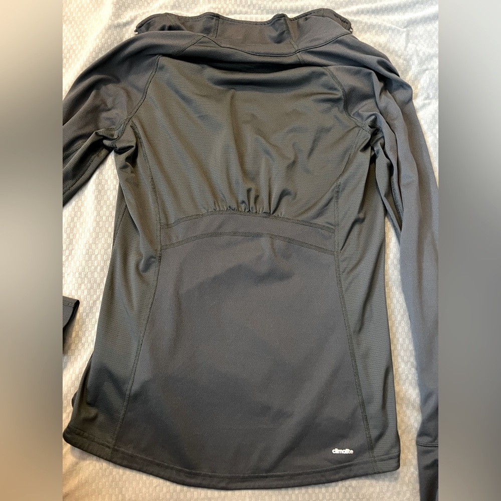 Adidas dark gray medium pullover long sleeve climate shirt